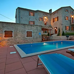 https://villa-angela-e-giovanni.in-istria.net